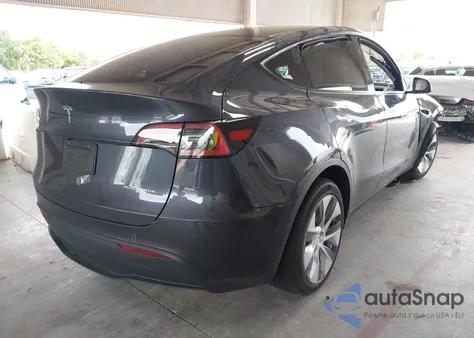 2024 Tesla Model Y Long Range Dual Motor All-Wheel Drive z USA, uszkodzony, nr VIN 7SAYGDEE1RA269195